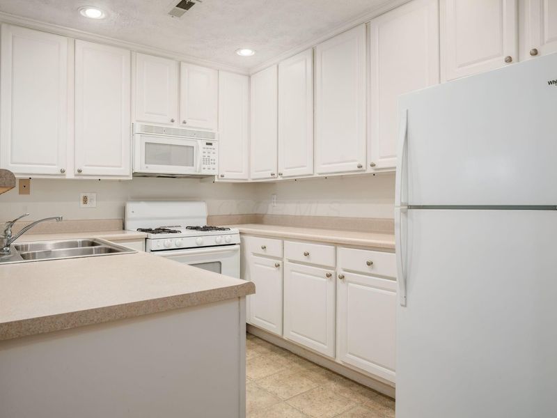 5330 B Stonemeadow Avenue, Unit SA5330 B, Columbus, OH 43220 Photo 11