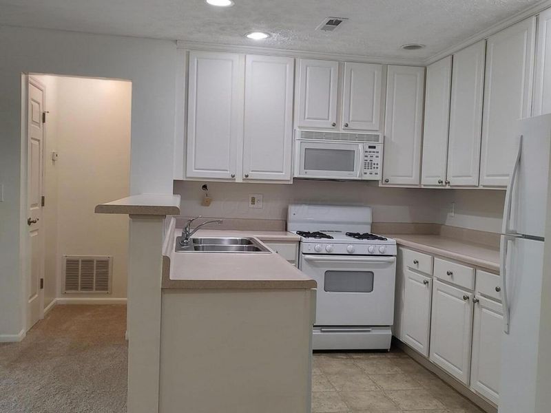 5330 B Stonemeadow Avenue , Unit SA5330 B, Columbus, OH 43220 Photo 6