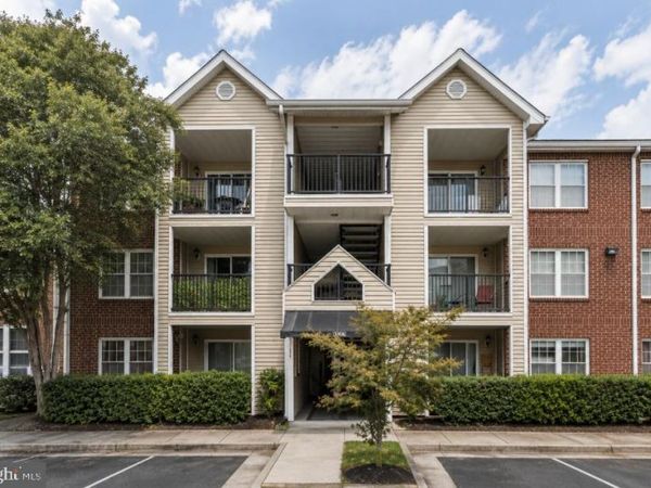 3306 WYNDHAM CIRCLE, Unit 328, ALEXANDRIA, VA 22302