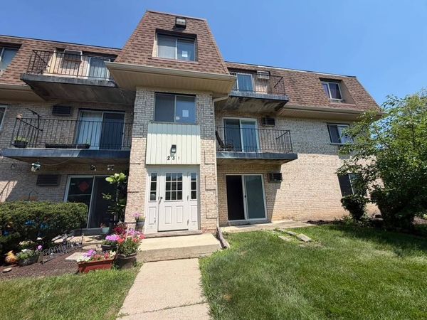 281 SHOREWOOD Drive , Unit 21GA, Glendale Heights, IL 60139