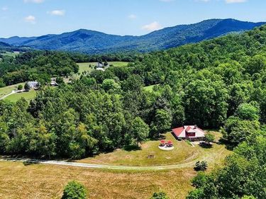 10598 PATRICK HENRY HWY , Roseland, VA 22967
