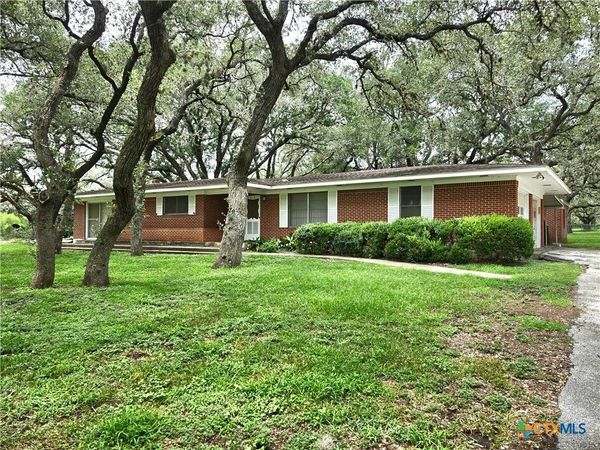 518 N San Patricio Street , Goliad, TX 77963