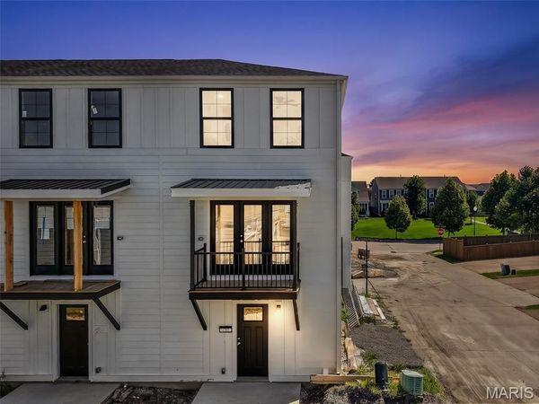 192 Canal Cottage Alley , St Charles, MO 63301