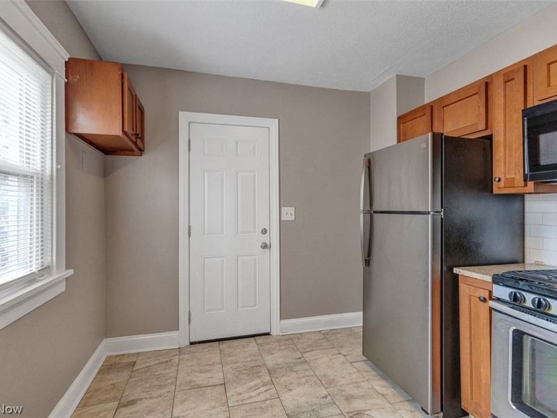 10421 Dale Avenue, Cleveland, OH 44111 Photo 10