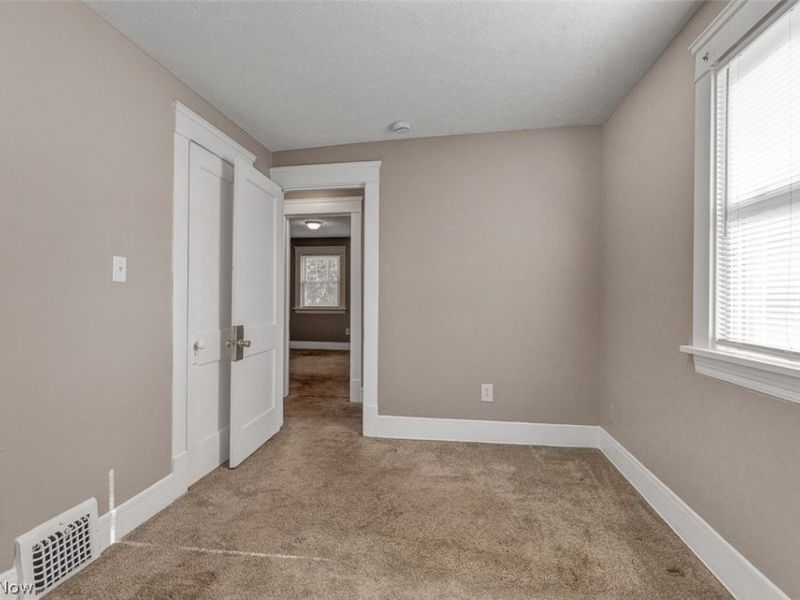 10421 Dale Avenue, Cleveland, OH 44111 Photo 18