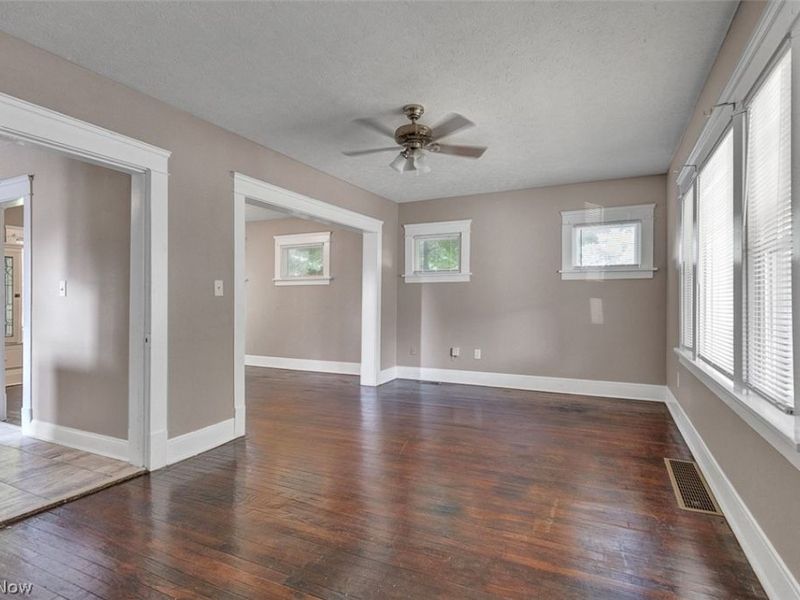 10421 Dale Avenue, Cleveland, OH 44111 Photo 3