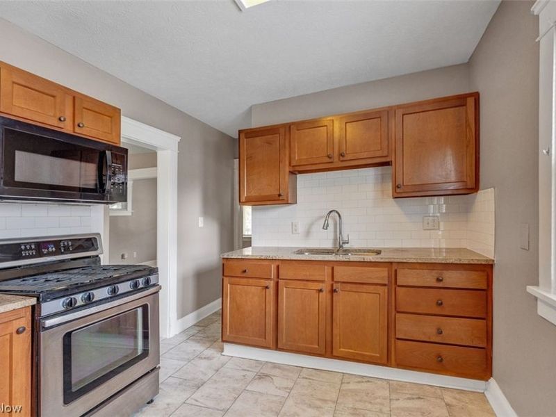 10421 Dale Avenue, Cleveland, OH 44111 Photo 9
