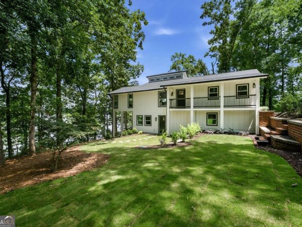 9790 Peninsula Drive, Gainesville, GA 30506
