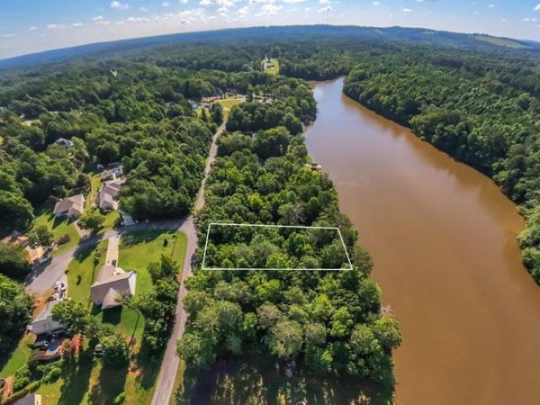 279 Lakeridge Dr., Temple, GA 30179