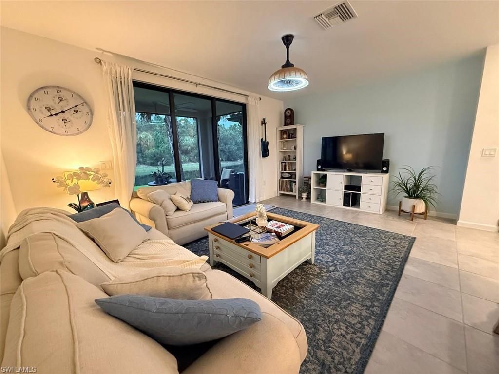 1425 Weeping Willow Ct, Cape Coral, FL 33909 Photo