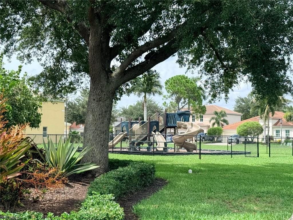1425 Weeping Willow Ct, Cape Coral, FL 33909 Photo