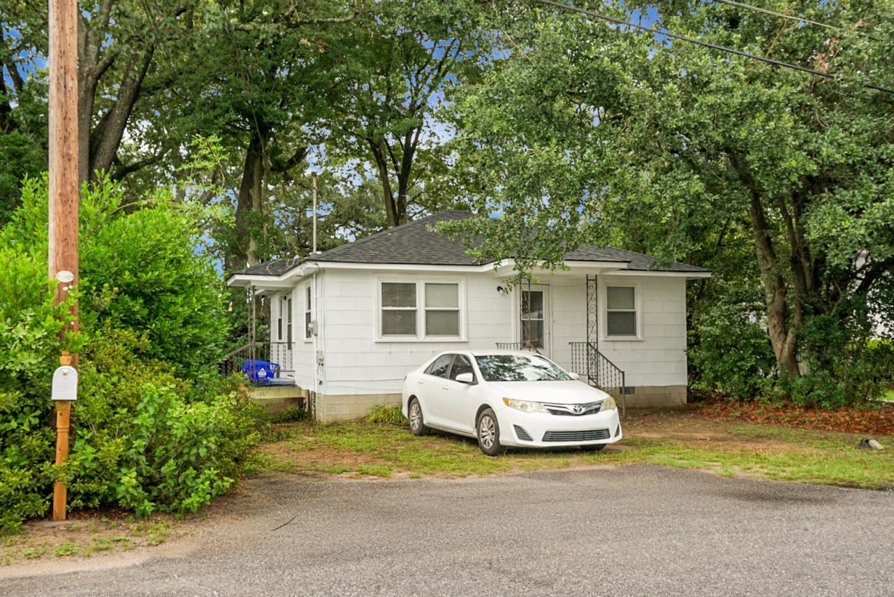 1395 Remount Road  Photo 49