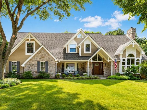 1340 Barrington Woods DRIVE, Brookfield, WI 53045