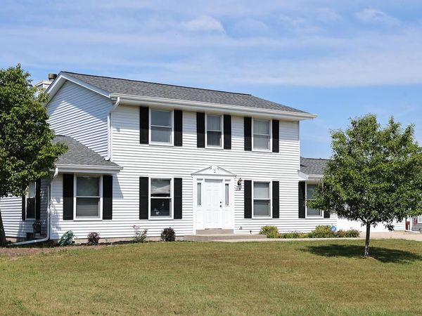 8795 S Lizanne DRIVE, Oak Creek, WI 53154