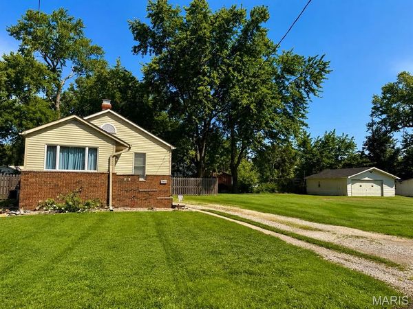 411 E CHESTNUT, Gillespie, IL 62033