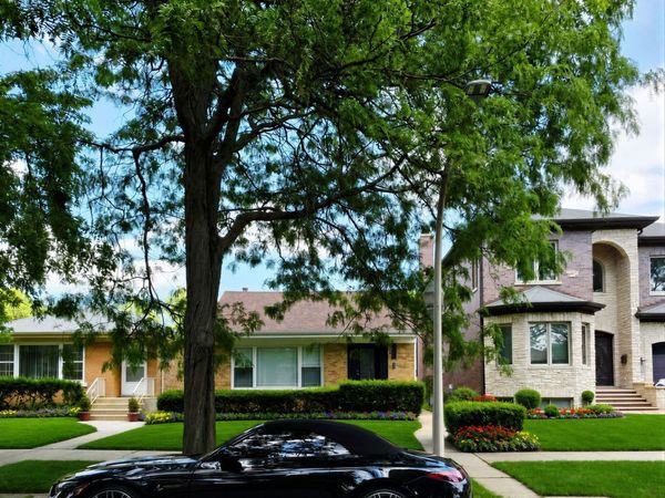 6311 N Kedvale Avenue , Chicago, IL 60646