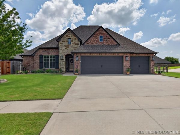 8101 N 75th East Avenue , Owasso, OK 74055