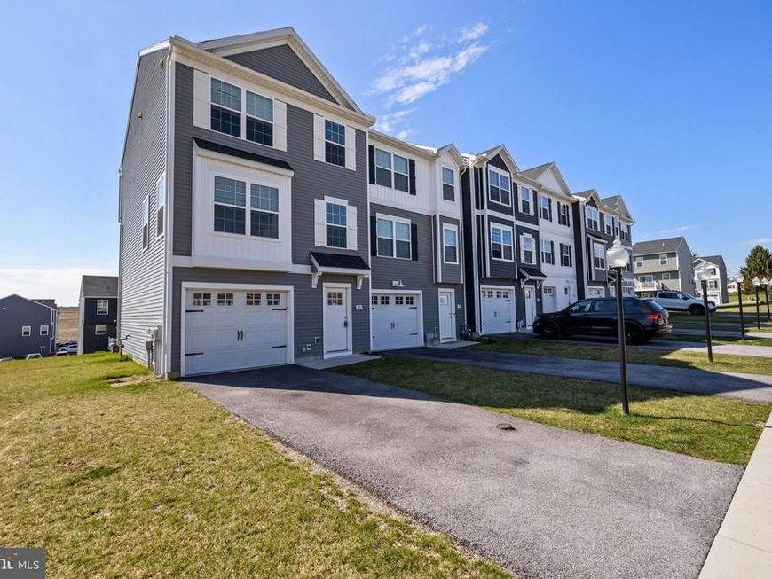 918 Setting Sun Ln, Chambersburg, PA 17201 Main Photo