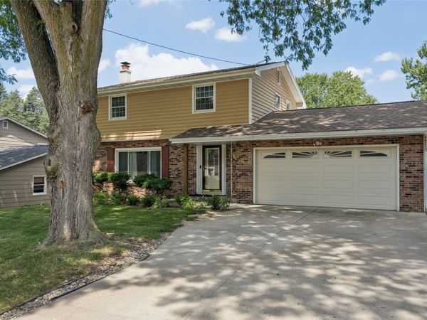 6427 Franklin Avenue, Windsor Heights, IA 50324