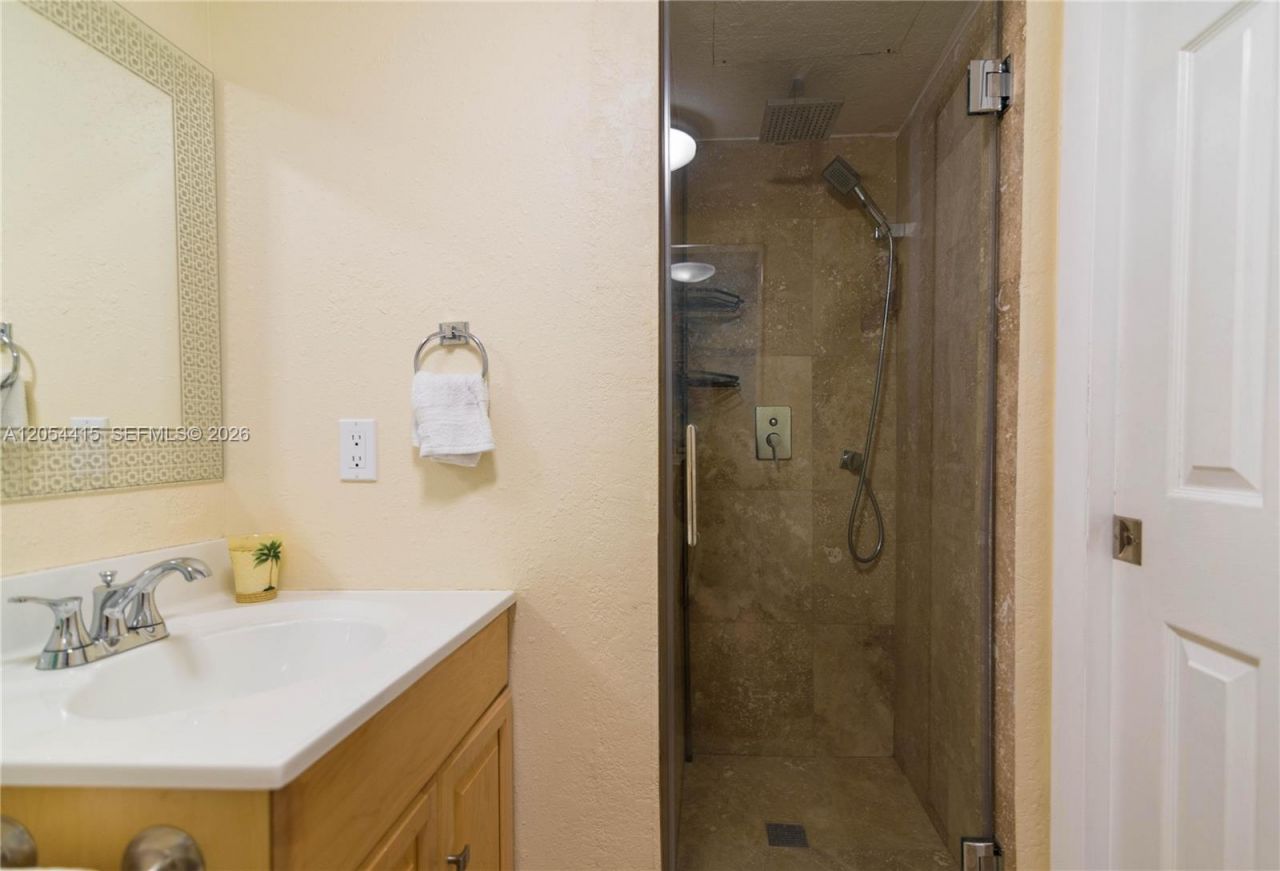 87200 Overseas Hwy, Unit E4, Plantation Key, FL 33036 Photo