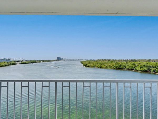 500 Bayview Dr , Unit 822, Sunny Isles Beach, FL 33160