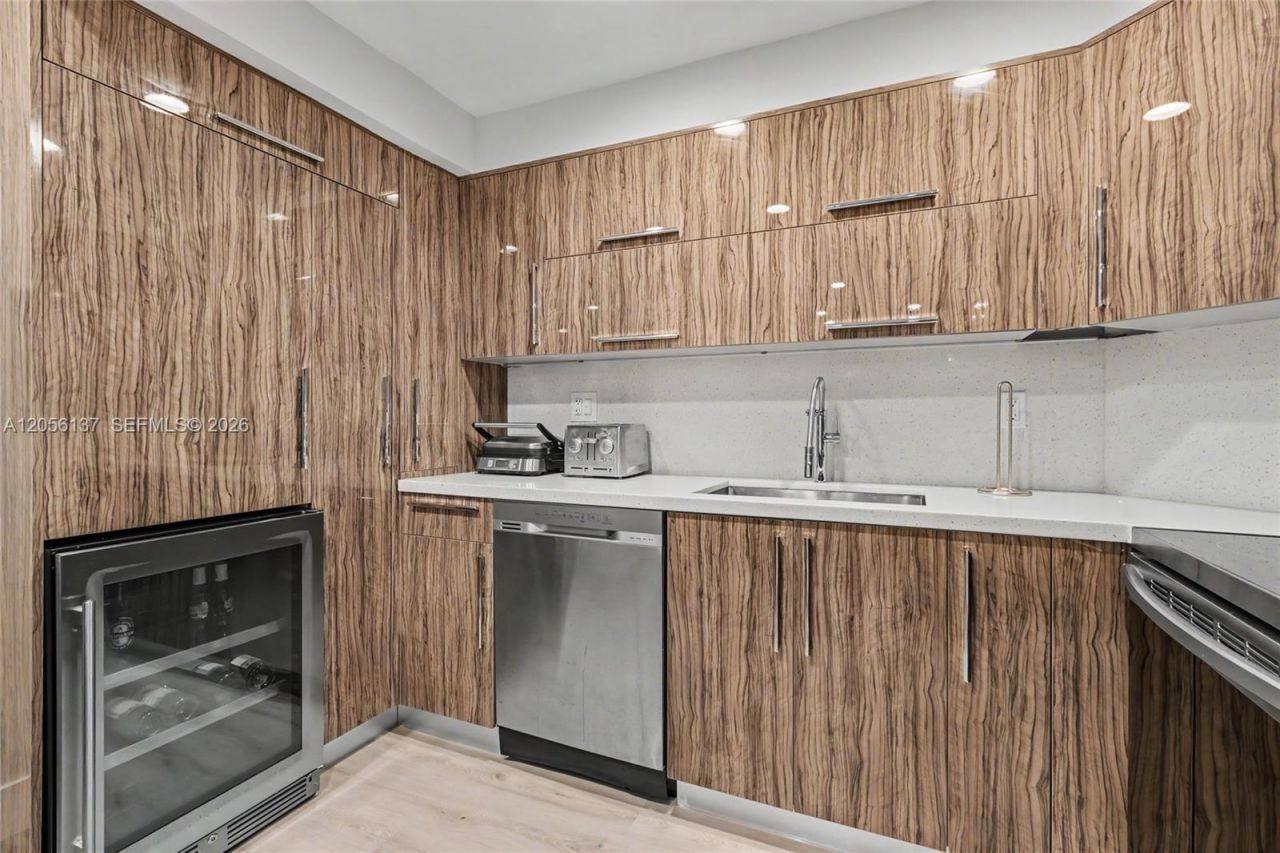 500 Bayview Dr , Unit 822, Sunny Isles Beach, FL 33160 Photo