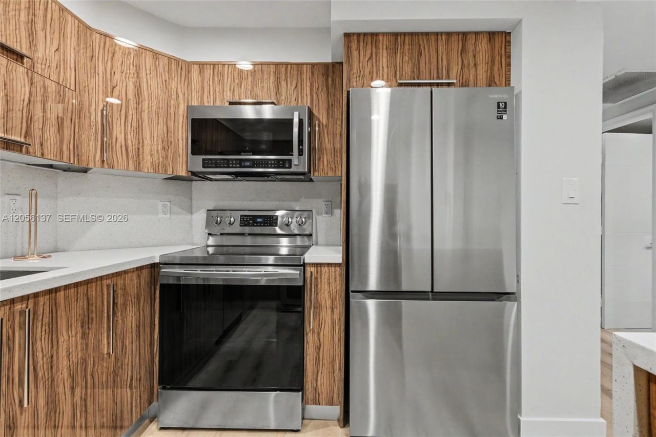 500 Bayview Dr , Unit 822, Sunny Isles Beach, FL 33160 Photo