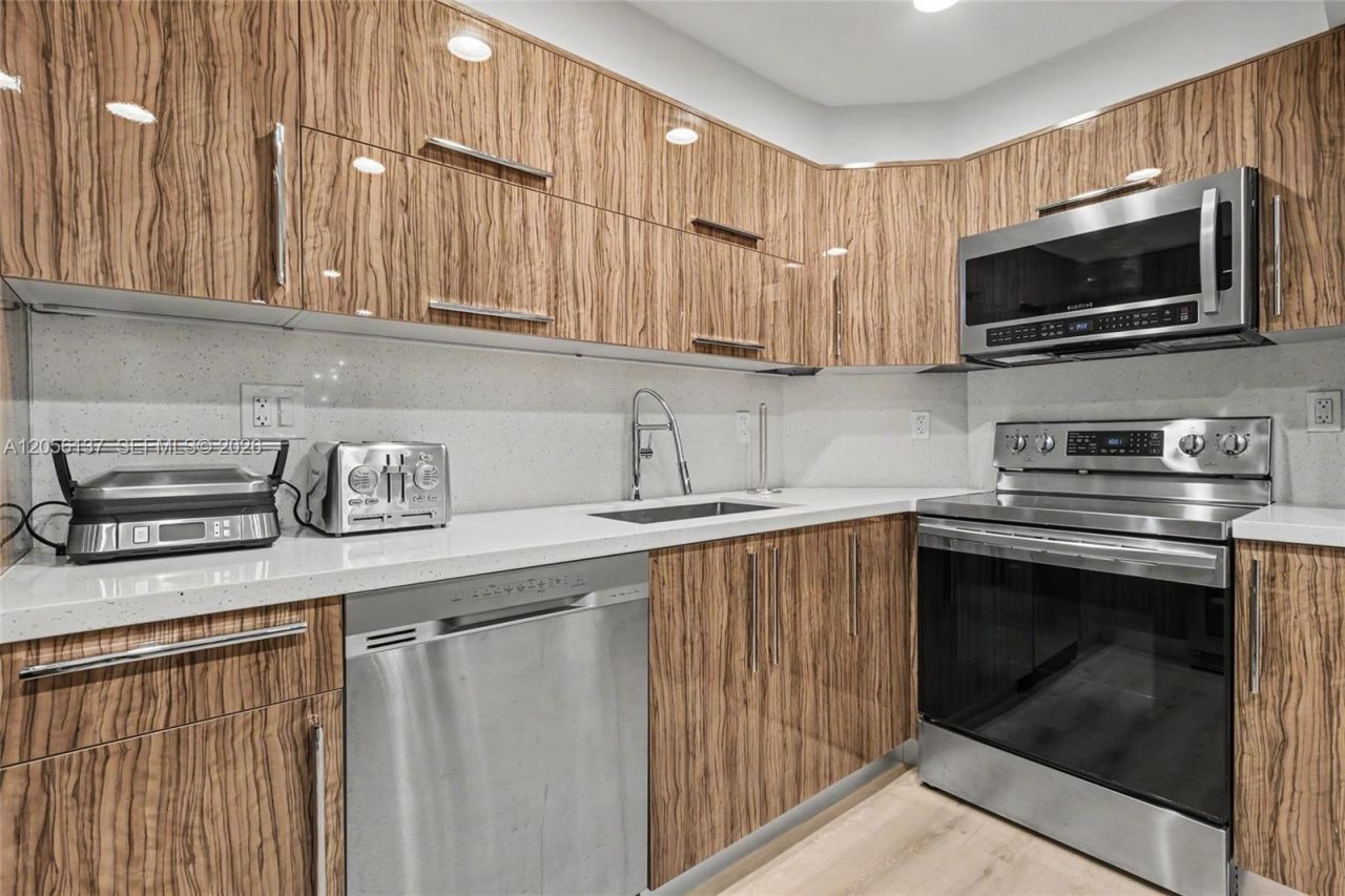 500 Bayview Dr , Unit 822, Sunny Isles Beach, FL 33160 Photo