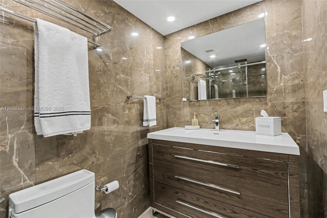 500 Bayview Dr , Unit 822, Sunny Isles Beach, FL 33160 Photo
