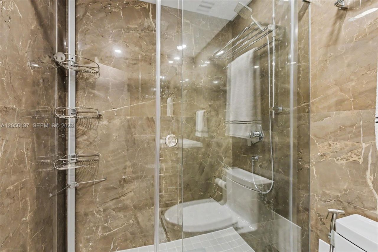 500 Bayview Dr , Unit 822, Sunny Isles Beach, FL 33160 Photo