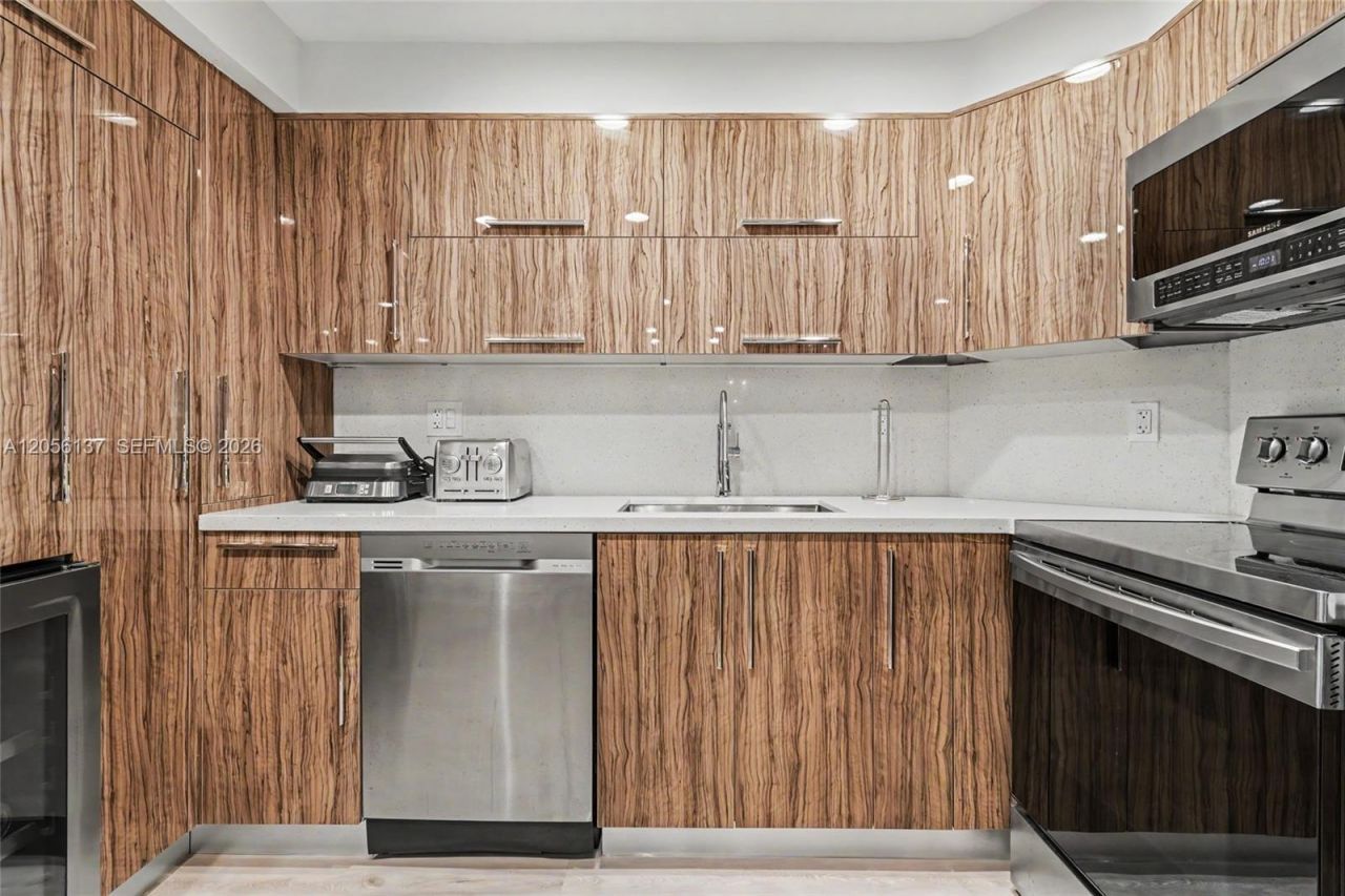 500 Bayview Dr , Unit 822, Sunny Isles Beach, FL 33160 Photo