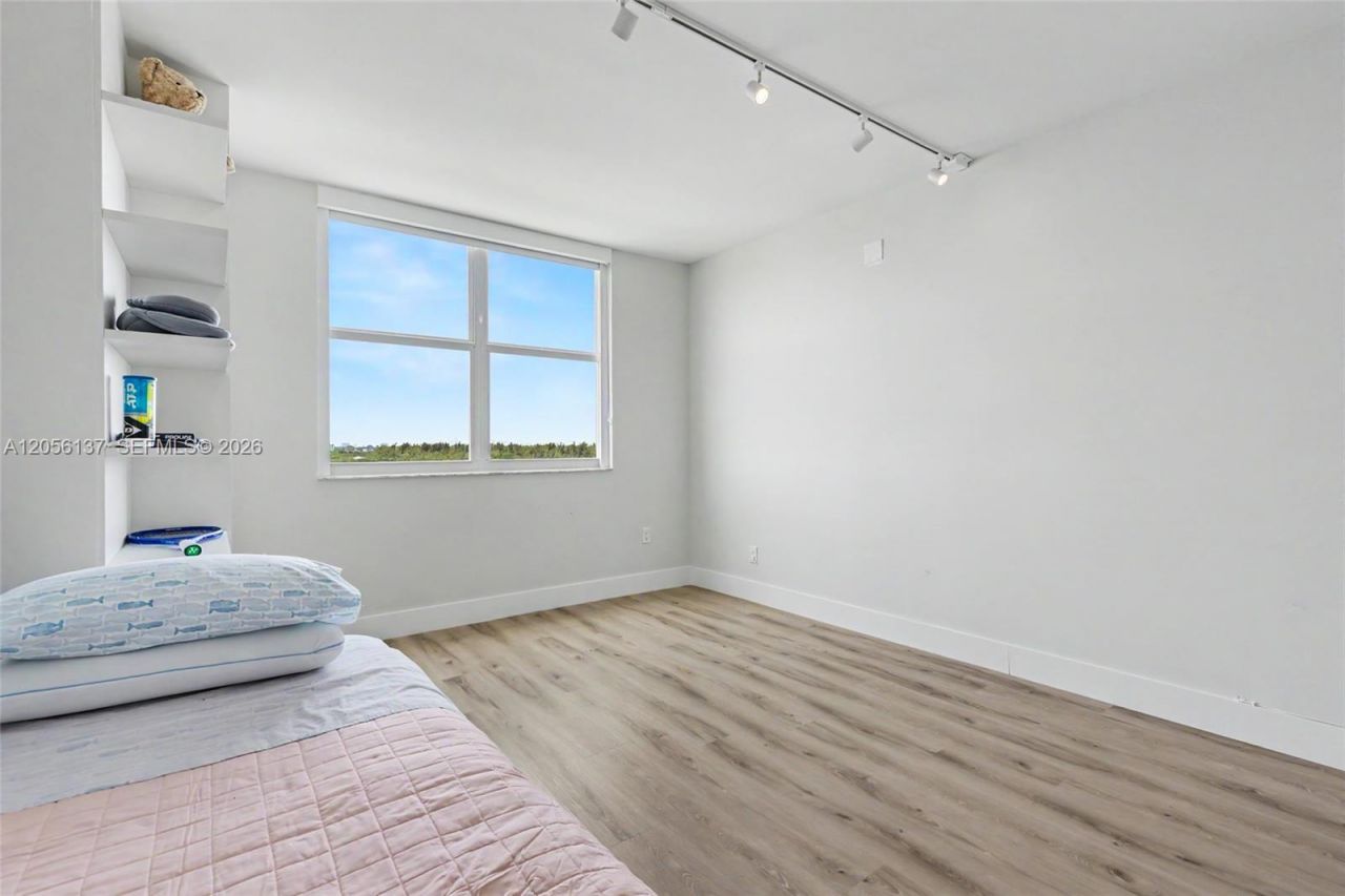 500 Bayview Dr , Unit 822, Sunny Isles Beach, FL 33160 Photo