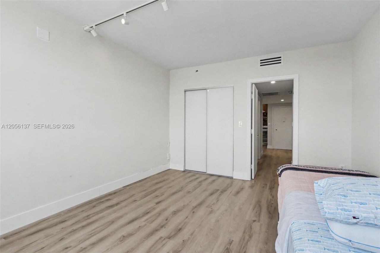 500 Bayview Dr , Unit 822, Sunny Isles Beach, FL 33160 Photo