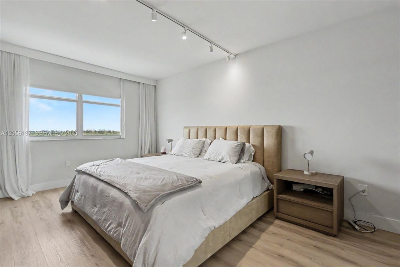 500 Bayview Dr , Unit 822, Sunny Isles Beach, FL 33160 Photo