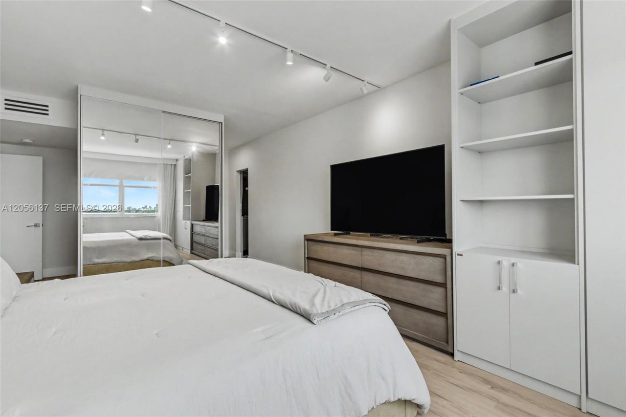 500 Bayview Dr , Unit 822, Sunny Isles Beach, FL 33160 Photo