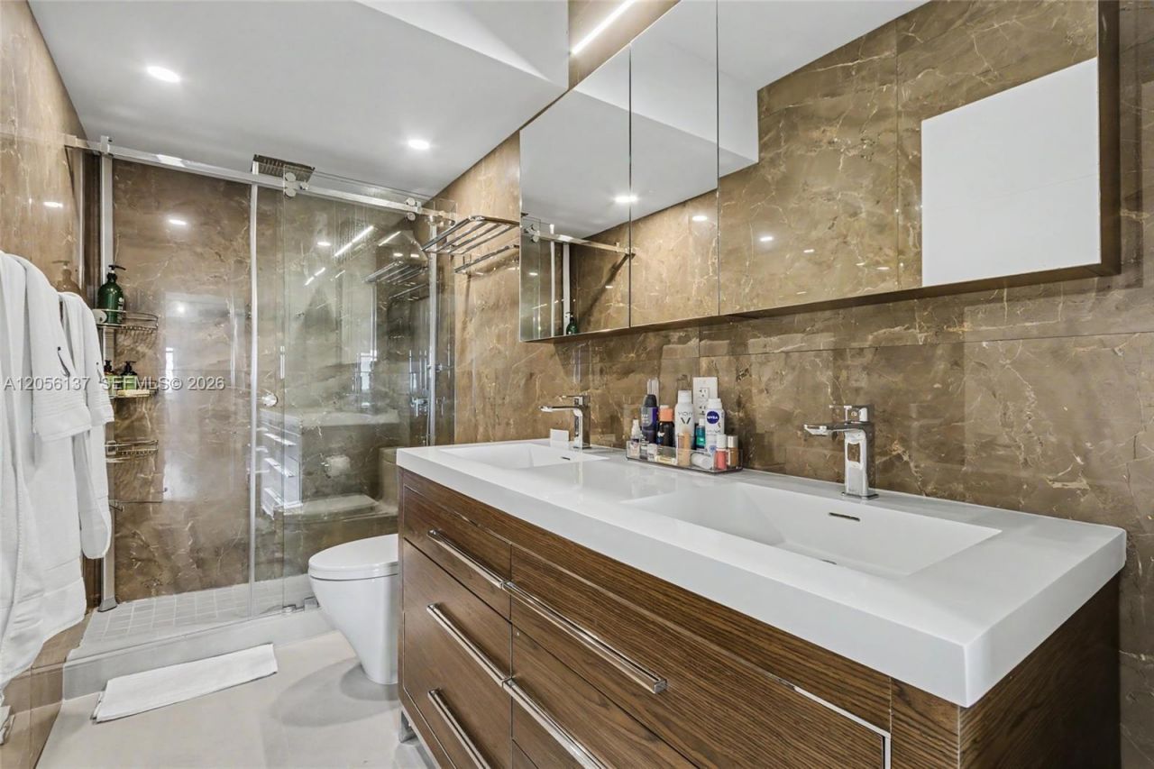 500 Bayview Dr , Unit 822, Sunny Isles Beach, FL 33160 Photo