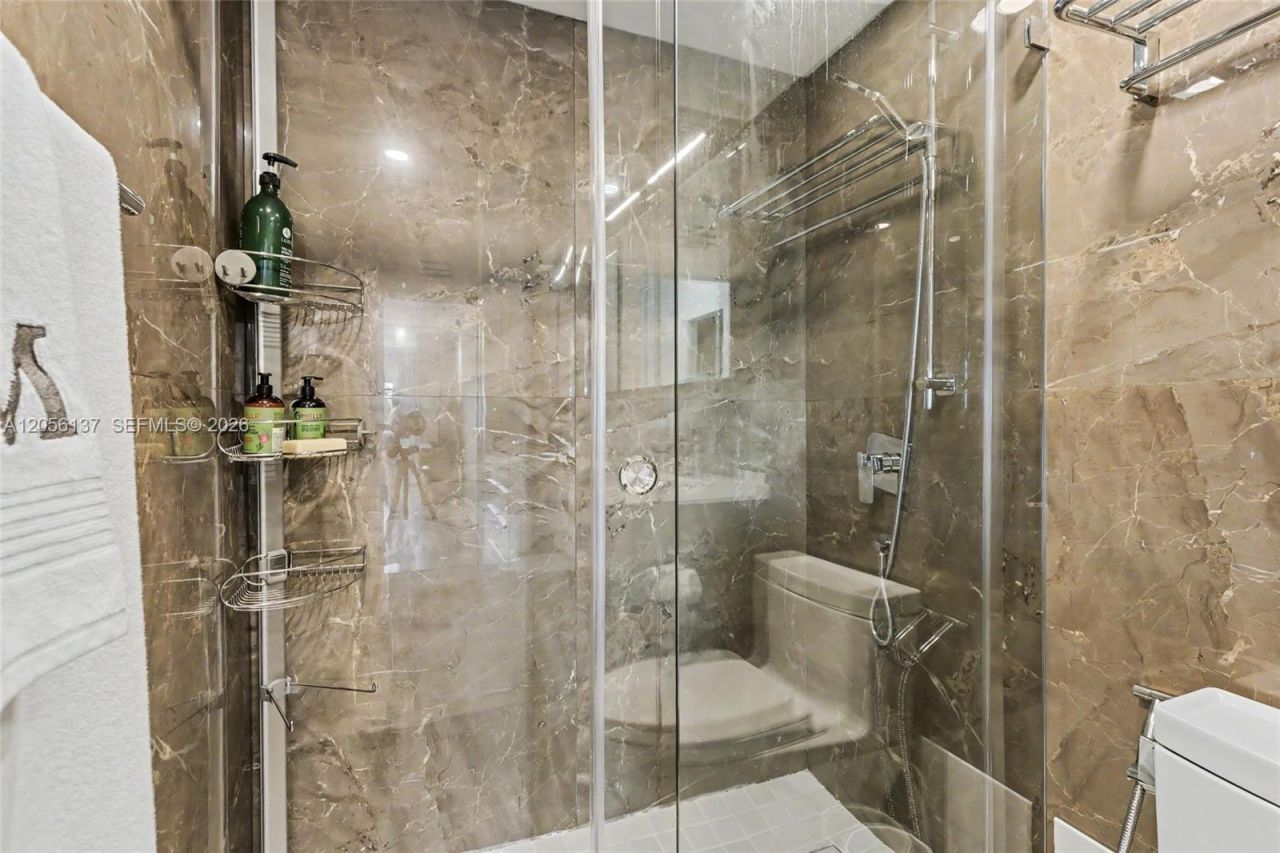 500 Bayview Dr , Unit 822, Sunny Isles Beach, FL 33160 Photo