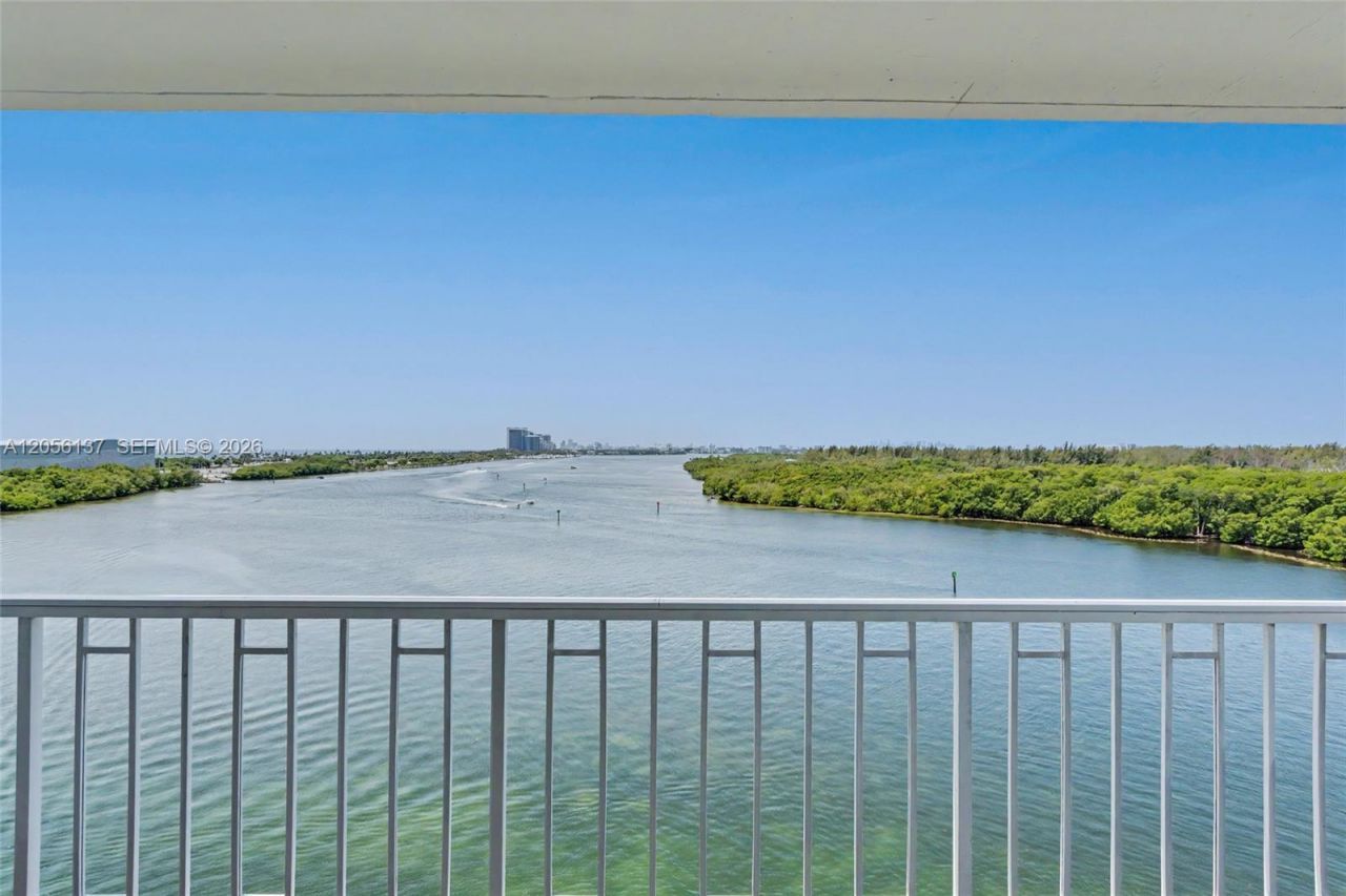 500 Bayview Dr , Unit 822, Sunny Isles Beach, FL 33160 Photo