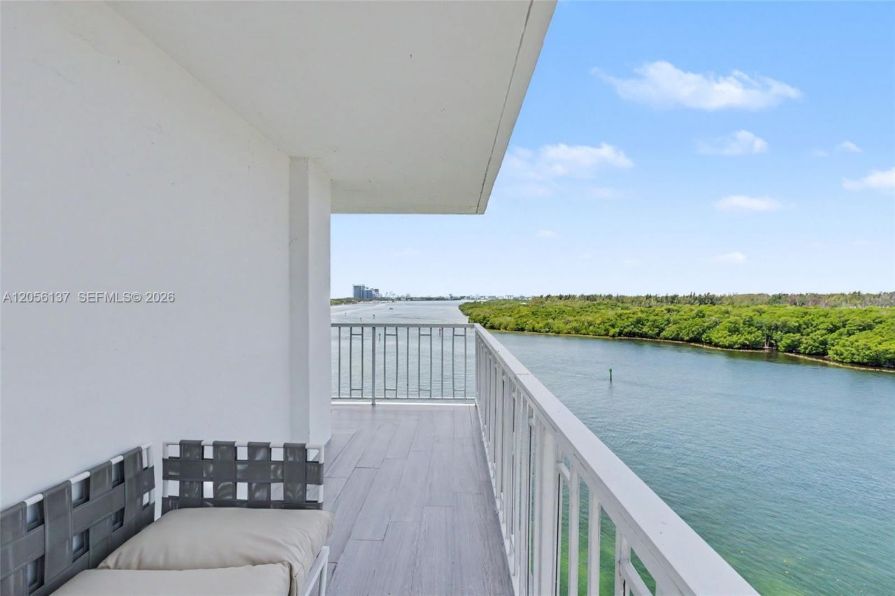 500 Bayview Dr , Unit 822, Sunny Isles Beach, FL 33160 Photo