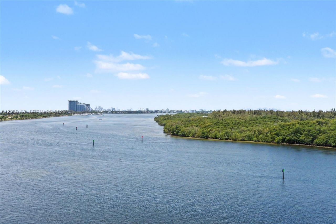500 Bayview Dr , Unit 822, Sunny Isles Beach, FL 33160 Photo