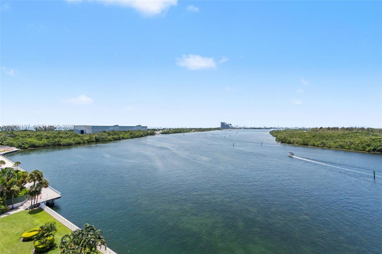 500 Bayview Dr , Unit 822, Sunny Isles Beach, FL 33160 Photo
