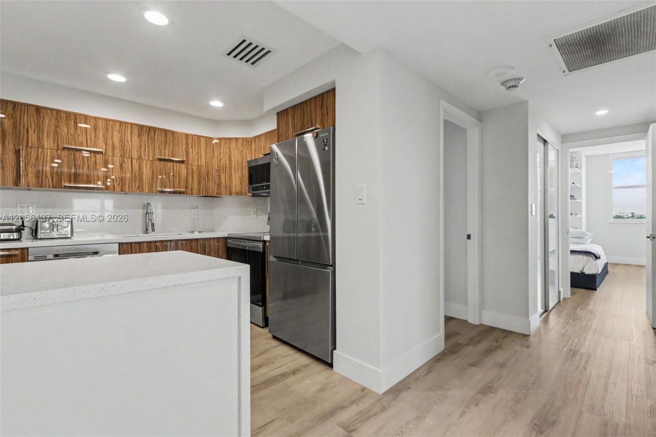 500 Bayview Dr , Unit 822, Sunny Isles Beach, FL 33160 Photo