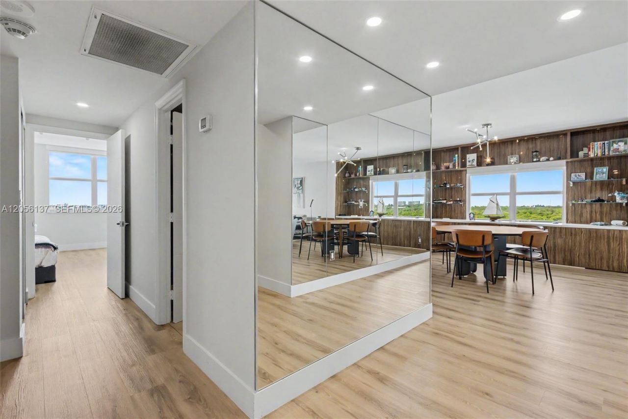 500 Bayview Dr , Unit 822, Sunny Isles Beach, FL 33160 Photo