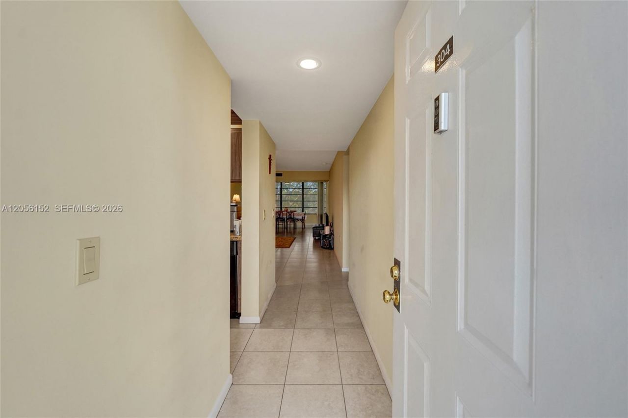 1713 Whitehall Dr , Unit 304, Davie, FL 33324 Photo