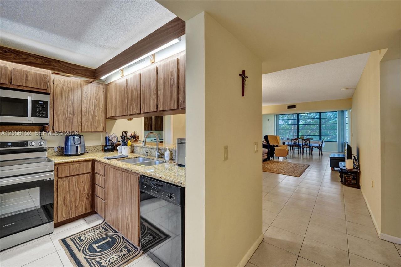 1713 Whitehall Dr , Unit 304, Davie, FL 33324 Photo