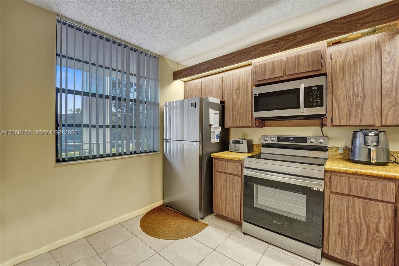 1713 Whitehall Dr , Unit 304, Davie, FL 33324 Photo