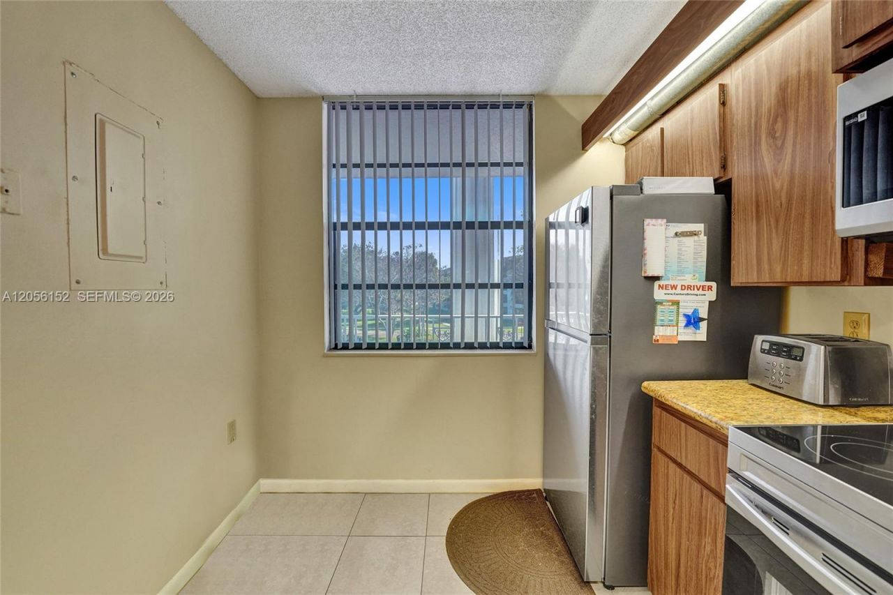 1713 Whitehall Dr , Unit 304, Davie, FL 33324 Photo
