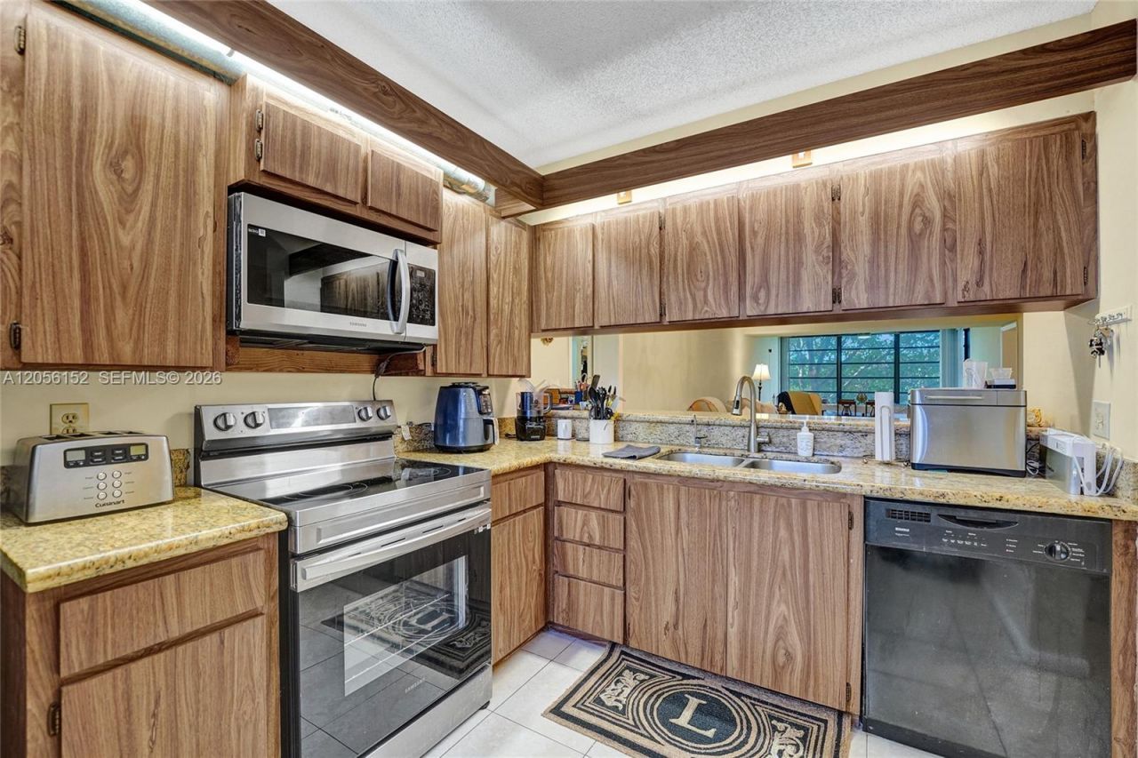 1713 Whitehall Dr , Unit 304, Davie, FL 33324 Photo
