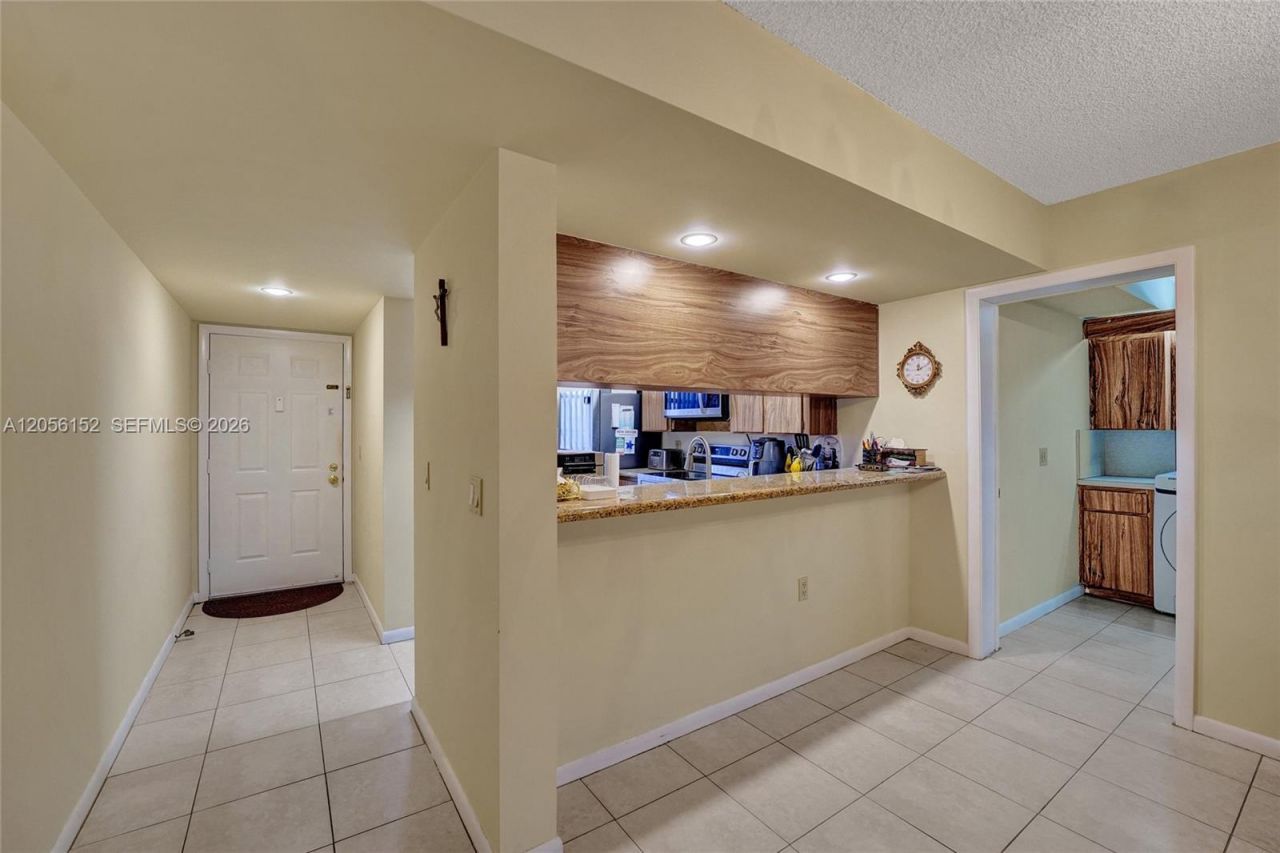 1713 Whitehall Dr , Unit 304, Davie, FL 33324 Photo