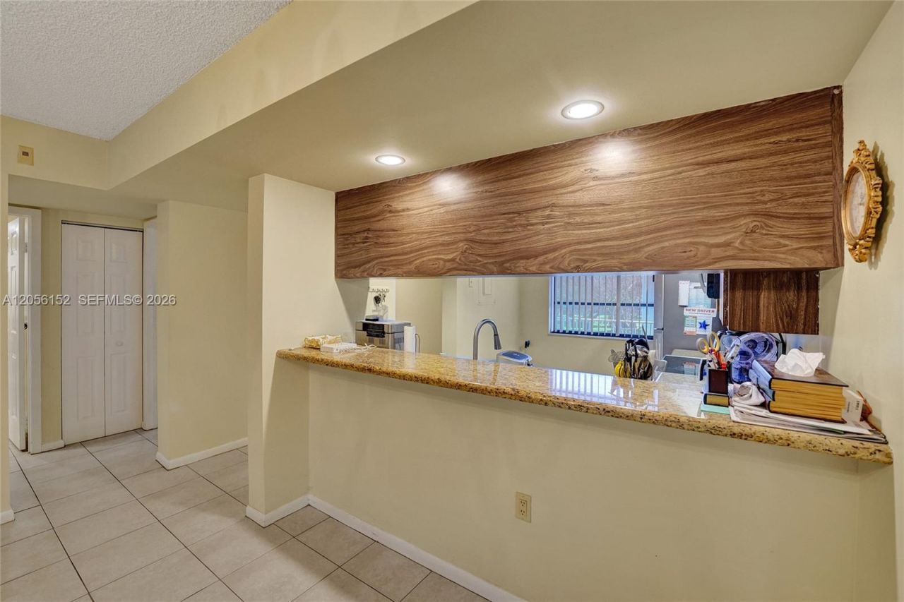 1713 Whitehall Dr , Unit 304, Davie, FL 33324 Photo